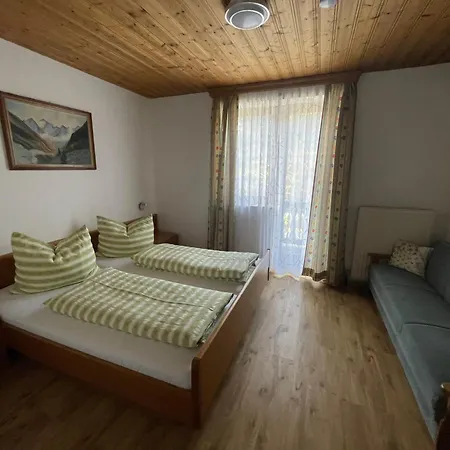 Harbachwirt, Apartment